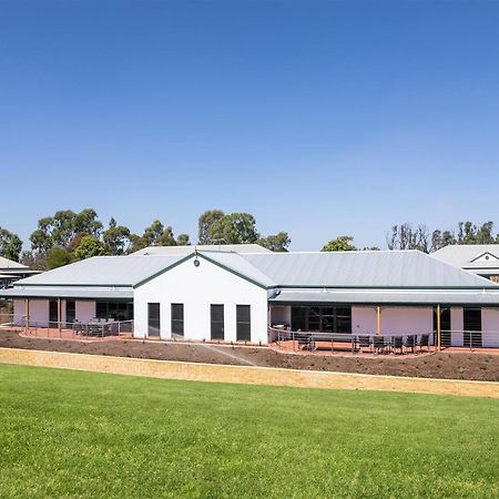 Yarrawonga Mulwala Golf Club Hotel Exterior foto The new hospital at Wagga Wagga
