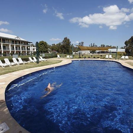 Yarrawonga Mulwala Golf Club Hotel Exterior foto The pool at the Club Hotel