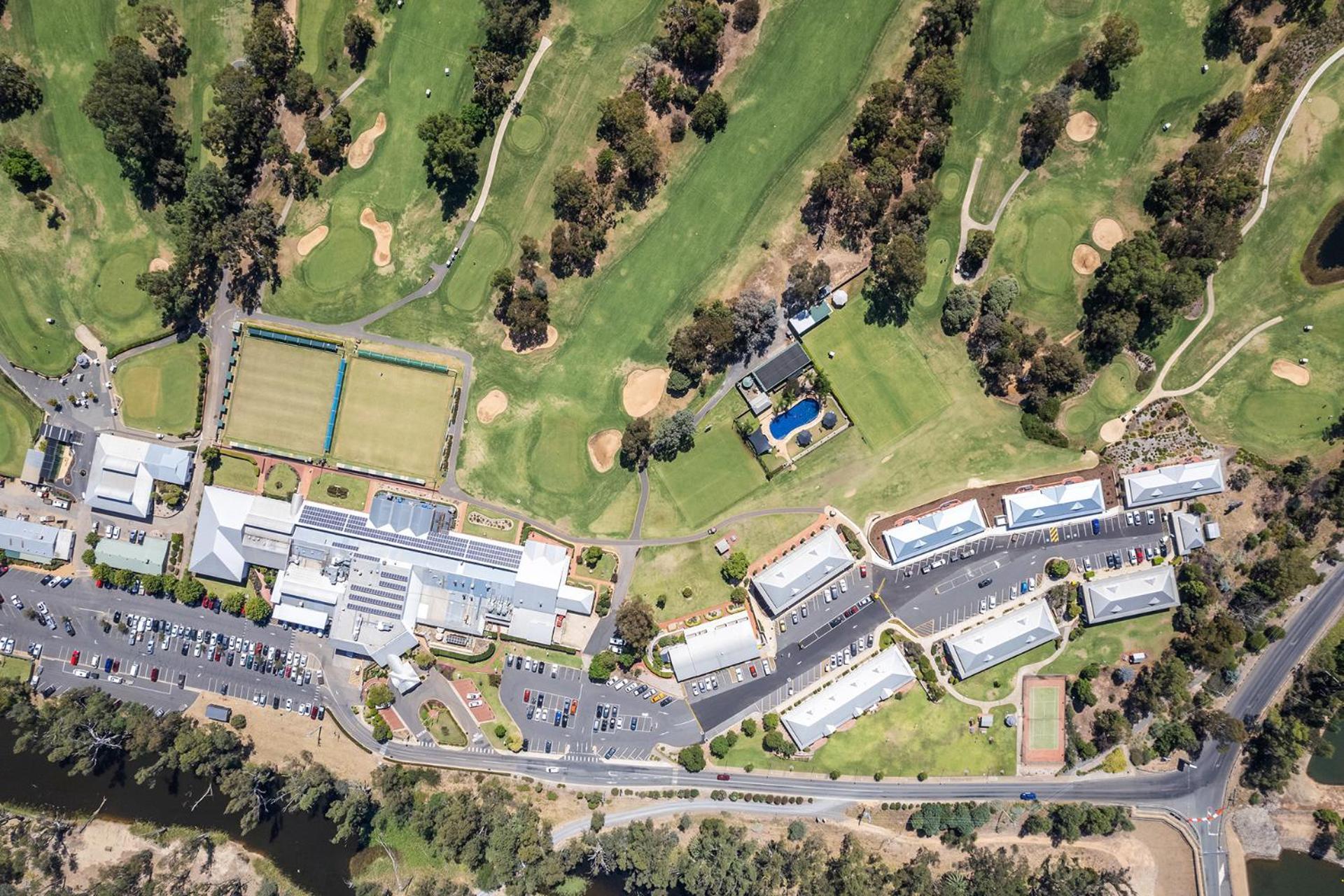 Yarrawonga Mulwala Golf Club Hotel Exterior foto Aerial view of the school