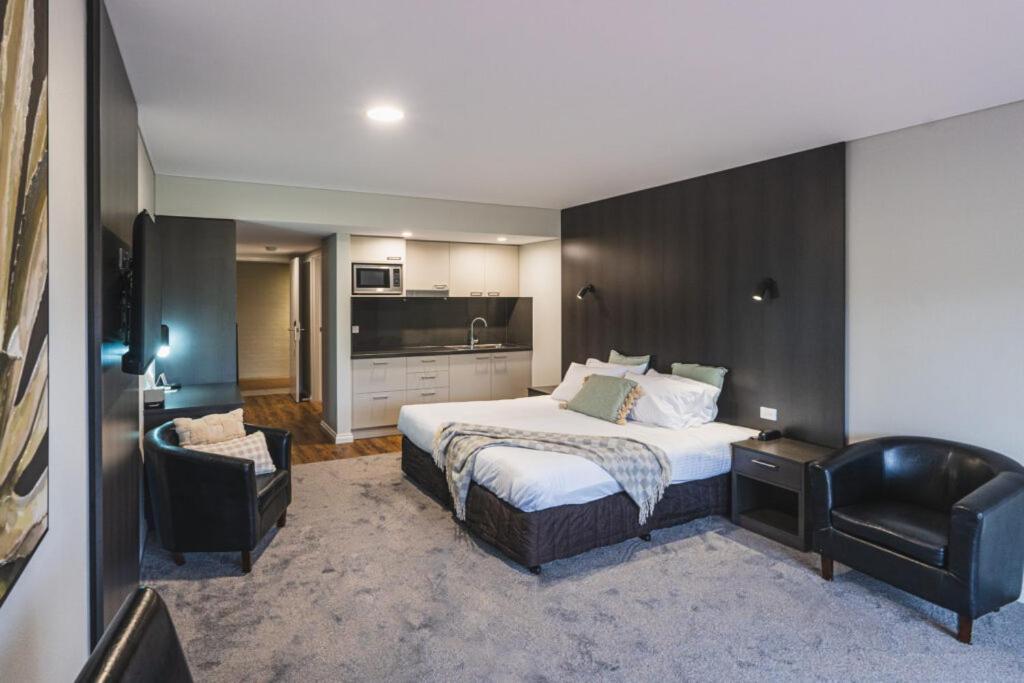 Yarrawonga Mulwala Golf Club Hotel Exterior foto A typical studio apartment