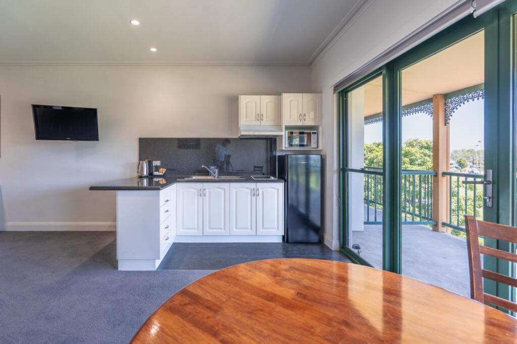 Yarrawonga Mulwala Golf Club Hotel Exterior foto A kitchen in a serviced apartment