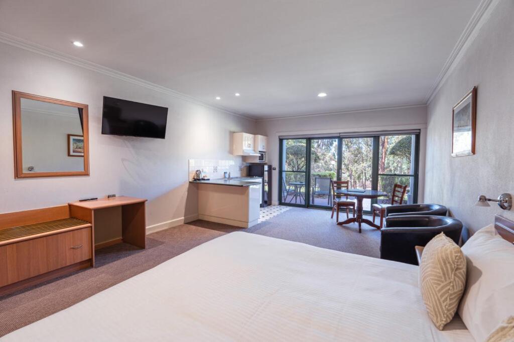 Yarrawonga Mulwala Golf Club Hotel Exterior foto Studio Suite