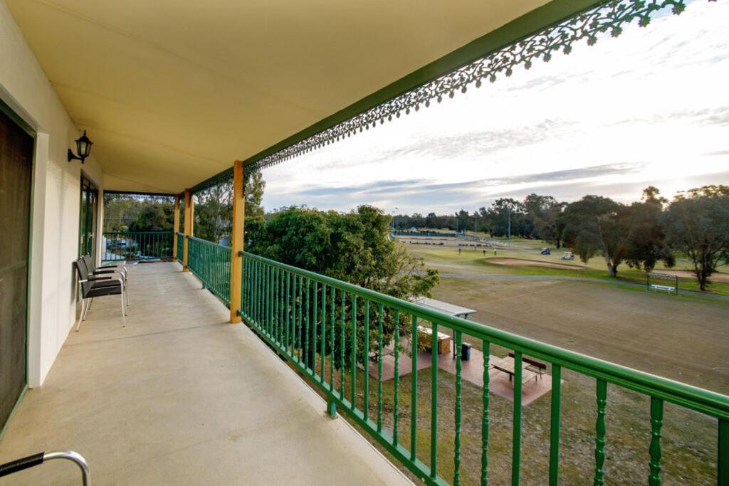 Yarrawonga Mulwala Golf Club Hotel Exterior foto A balcony at the Adelaide Oval