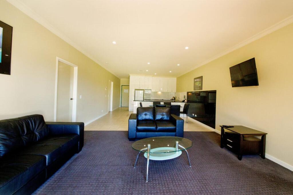 Yarrawonga Mulwala Golf Club Hotel Exterior foto A typical apartment at the hotel