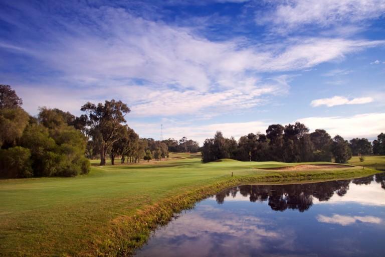 Yarrawonga Mulwala Golf Club Hotel Exterior foto The 18th hole at the 2007 PGA Championship
