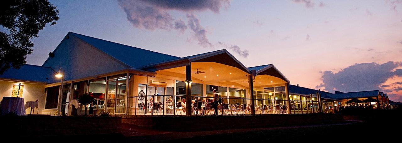 Yarrawonga Mulwala Golf Club Hotel Exterior foto Clubhouse at the Port Lincoln Golf Club