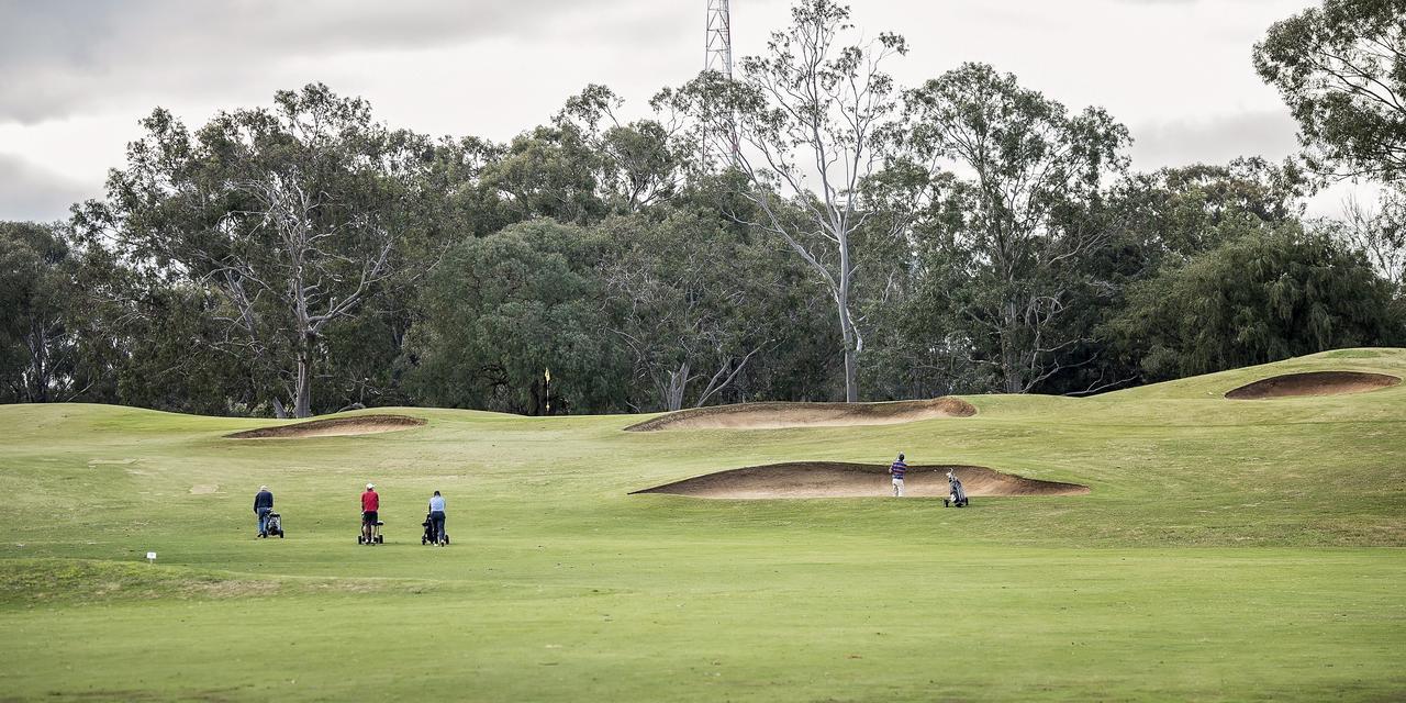 Yarrawonga Mulwala Golf Club Hotel Exterior foto Golfers at the 2011 Australian PGA Championship